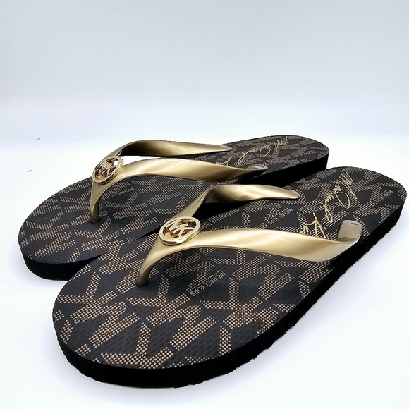 Michael Kors Jet Set Signature Flip Flops Gold Logo NWOT Women's size 11 - Picture 2 of 11